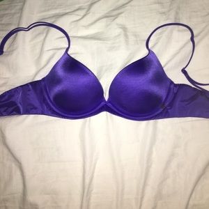 Victoria’s Secret 32B bra